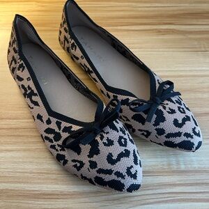 Tahari Women's Leopard Print Flats - NWOT